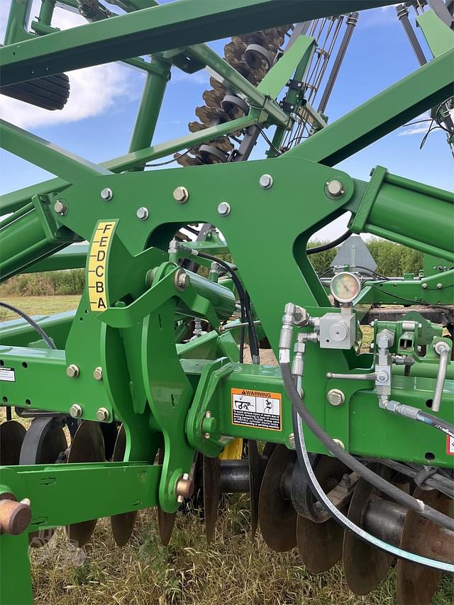 Image of John Deere 2623VT equipment image 4