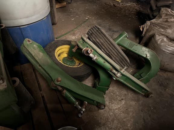 Image of John Deere 2623VT equipment image 1