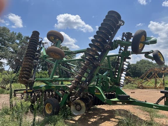 Image of John Deere 2623VT equipment image 1