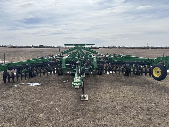 Image of John Deere 2623VT equipment image 1