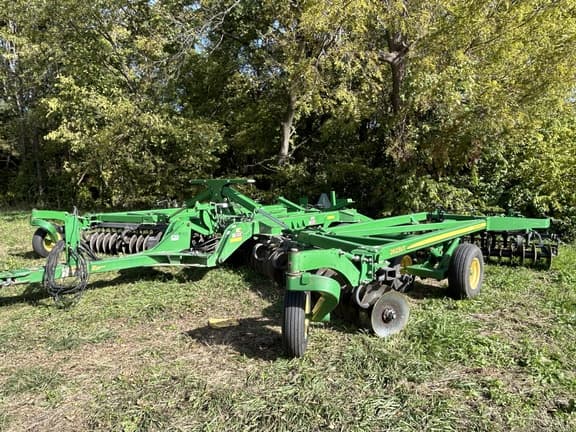 Image of John Deere 2623VT equipment image 2