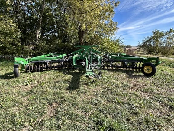 Image of John Deere 2623VT equipment image 1