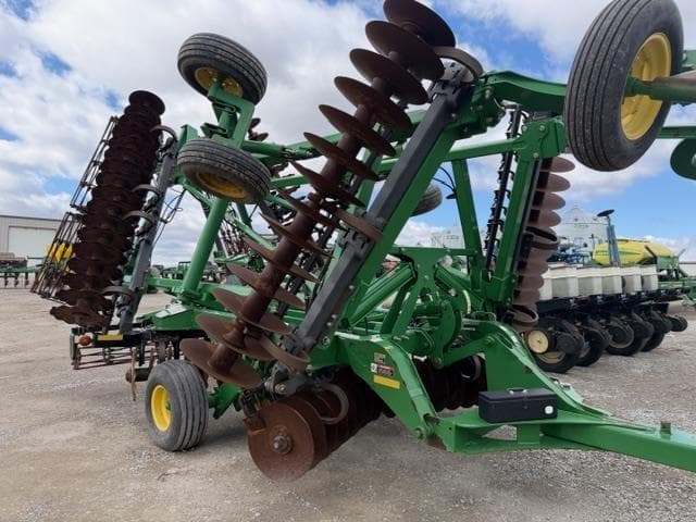 Image of John Deere 2623VT equipment image 4