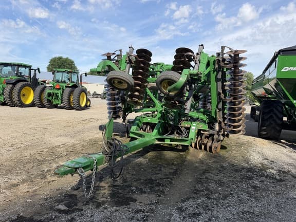 Image of John Deere 2623VT equipment image 1