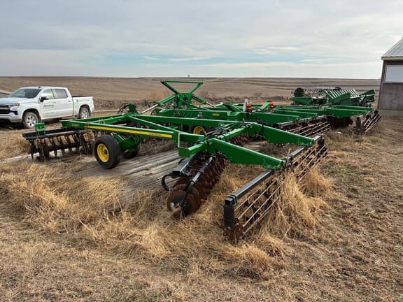 Image of John Deere 2623VT equipment image 3