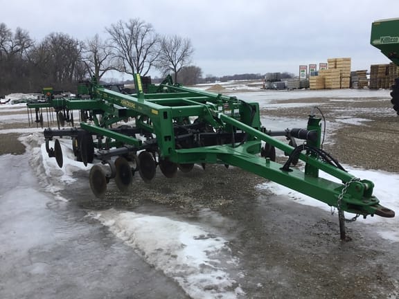 2013 John Deere 2700 Equipment Image0