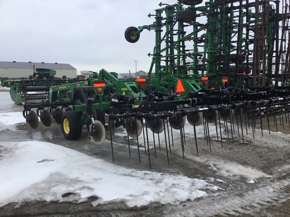 Image of John Deere 2700 equipment image 3