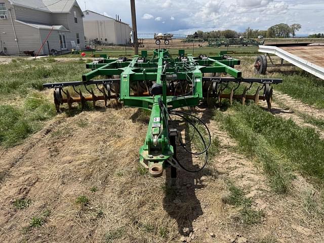 Image of John Deere 2720 equipment image 1