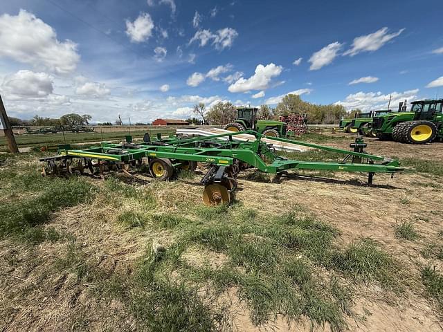 Image of John Deere 2720 equipment image 3