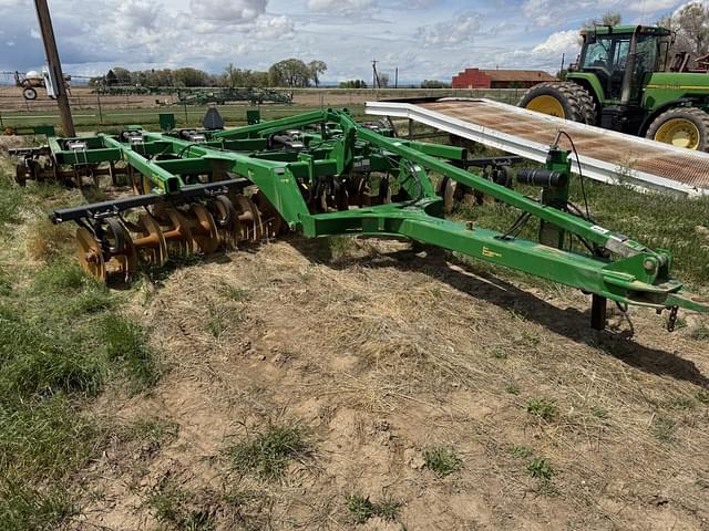 Image of John Deere 2720 equipment image 2