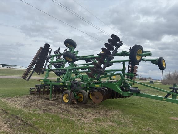 Image of John Deere 2720 equipment image 1