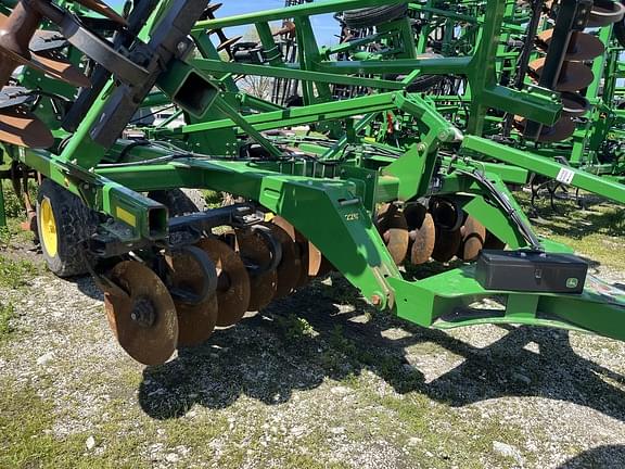 Image of John Deere 2720 equipment image 1
