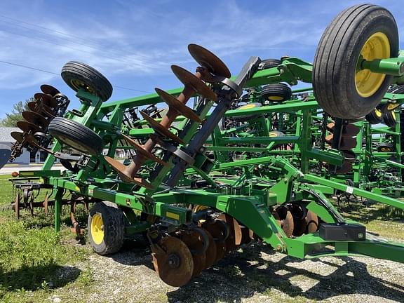 Image of John Deere 2720 equipment image 2