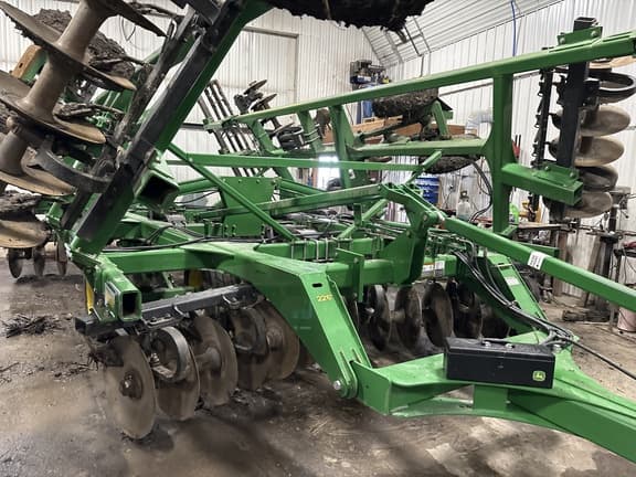 Image of John Deere 2720 equipment image 1