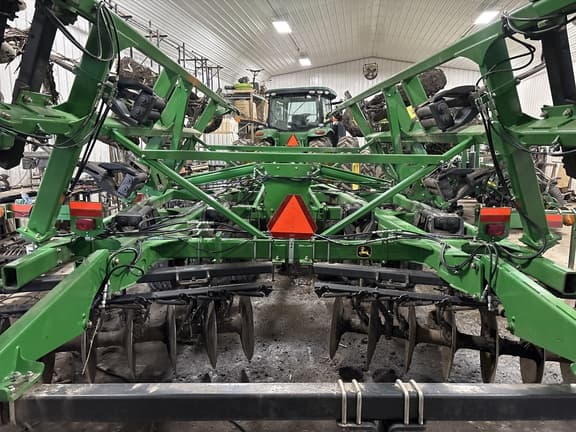 Image of John Deere 2720 equipment image 2