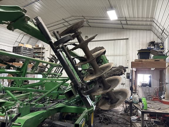 Image of John Deere 2720 equipment image 4