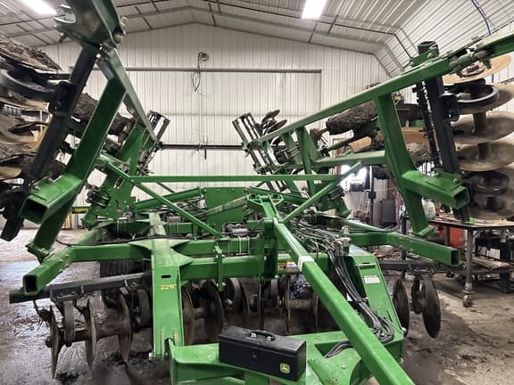 Image of John Deere 2720 Primary image