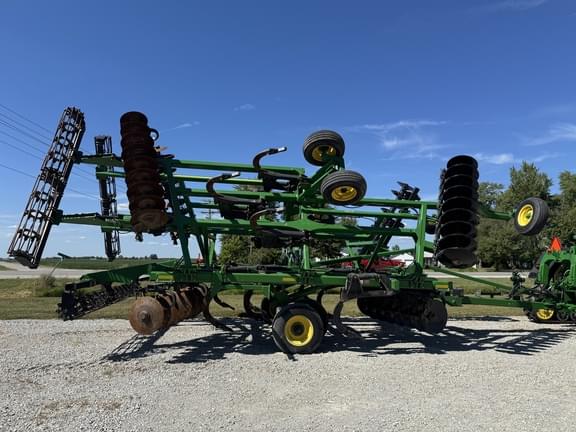 Image of John Deere 2720 equipment image 1