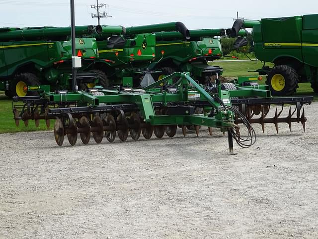 Image of John Deere 2720 equipment image 1