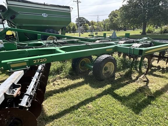 Image of John Deere 2720 equipment image 3