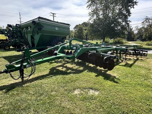 Image of John Deere 2720 equipment image 2