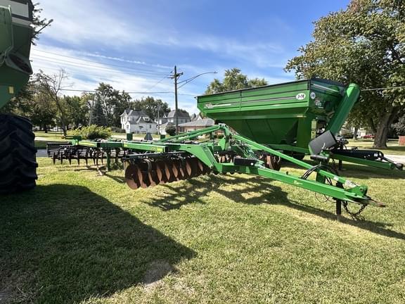 Image of John Deere 2720 equipment image 1