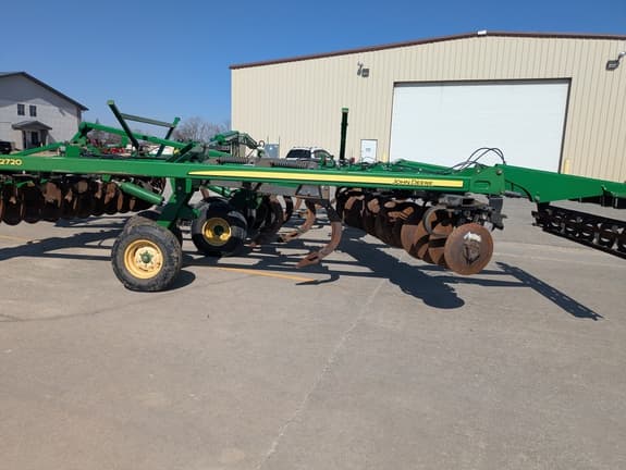 Image of John Deere 2720 equipment image 2