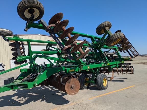 Image of John Deere 2720 equipment image 1