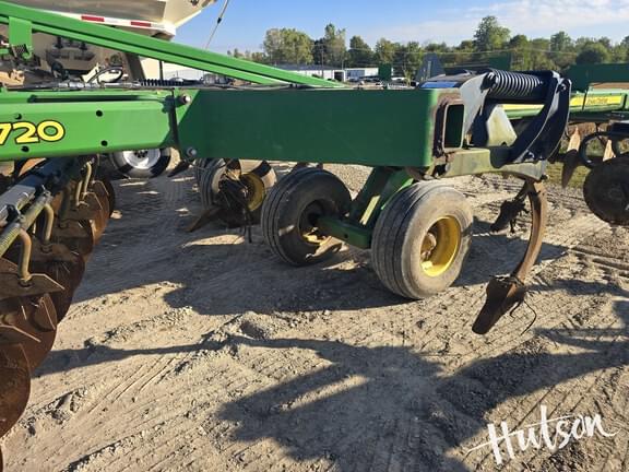 Image of John Deere 2720 equipment image 2