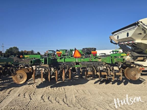 Image of John Deere 2720 equipment image 4
