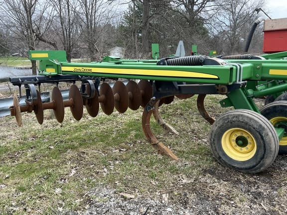 Image of John Deere 2720 equipment image 4