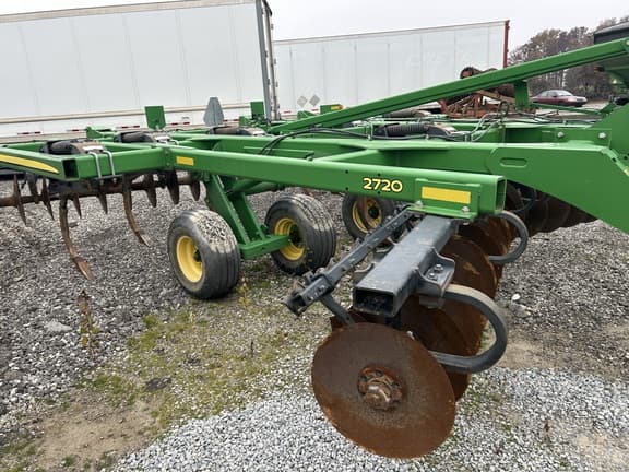 Image of John Deere 2720 equipment image 3