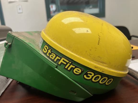 Image of John Deere StarFire 3000 equipment image 1