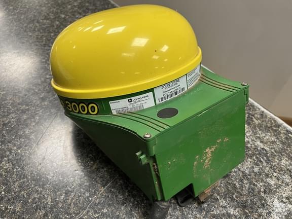 Image of John Deere StarFire 3000 equipment image 4