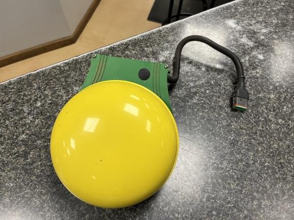 Image of John Deere StarFire 3000 equipment image 1