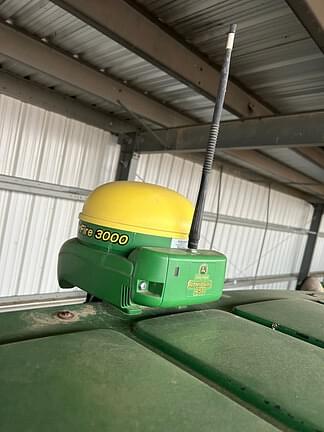 Image of John Deere StarFire 3000 equipment image 2