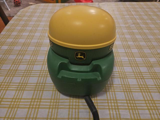 Image of John Deere StarFire 3000 equipment image 1