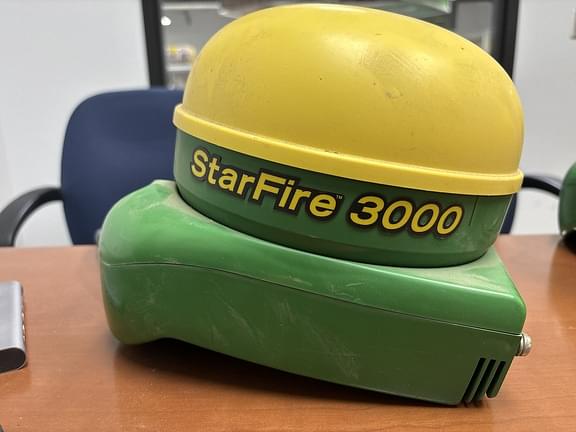 Image of John Deere StarFire 3000 Image 0