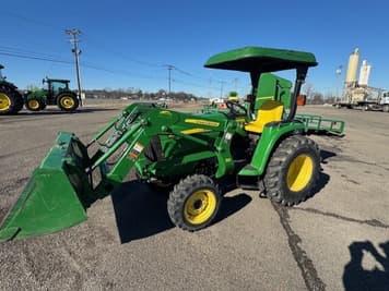 Main image John Deere 3032E