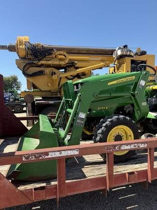 Image of John Deere 3032E equipment image 2