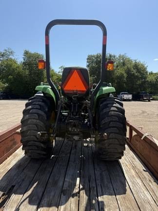 Image of John Deere 3032E equipment image 4