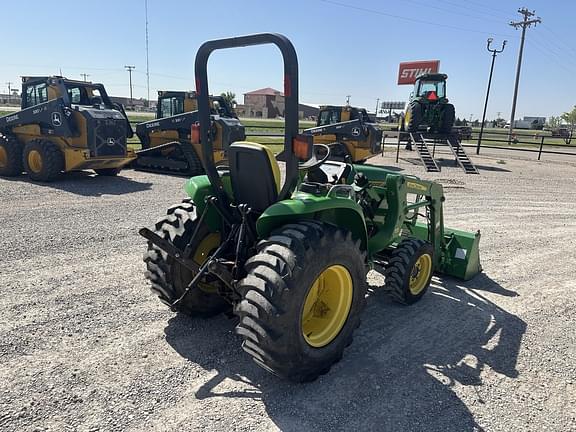 Image of John Deere 3032E equipment image 4