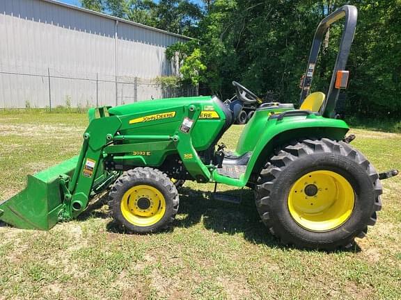 Image of John Deere 3032E Image 0
