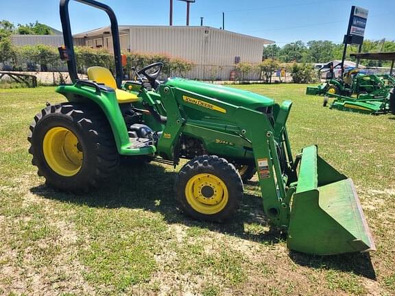 Image of John Deere 3032E Image 1