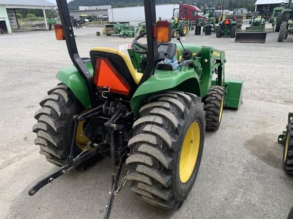 Image of John Deere 3032E equipment image 3