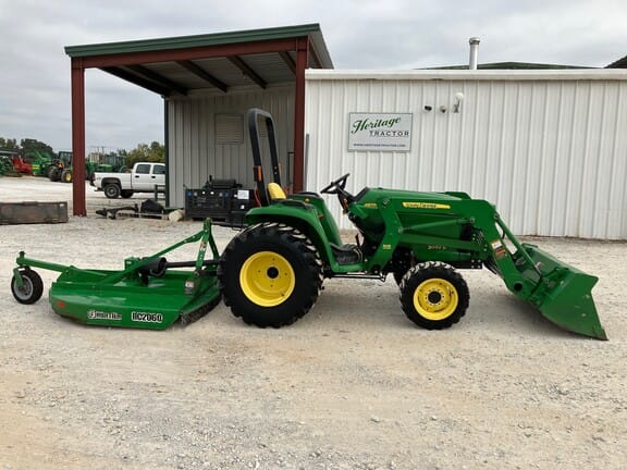 Main image John Deere 3032E