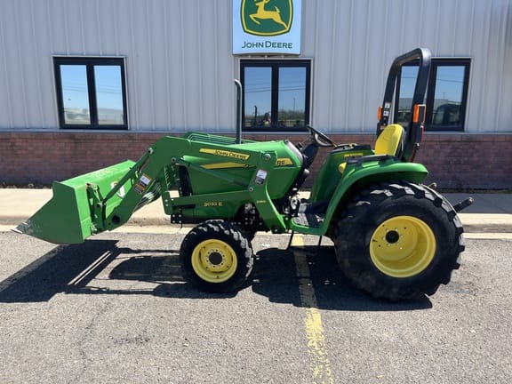 Main image John Deere 3032E