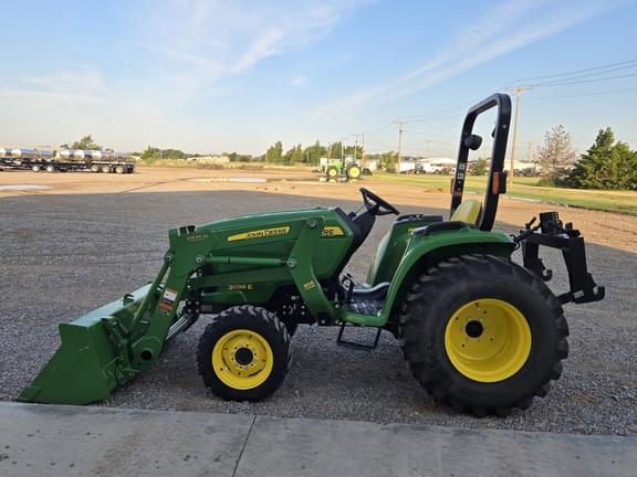 Image of John Deere 3038E equipment image 4