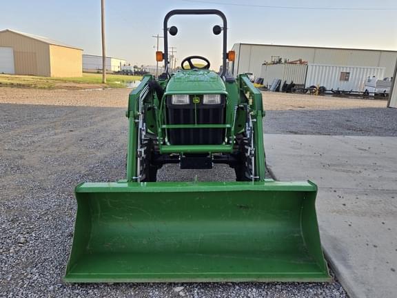 Image of John Deere 3038E equipment image 2