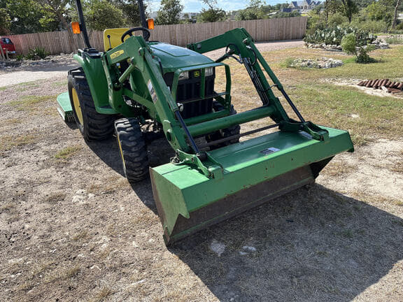 Image of John Deere 3038E equipment image 2